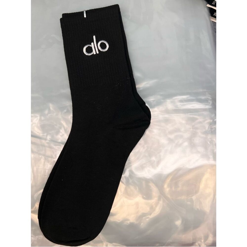 ALO Yoga unisex half crew understated socks in gray embroidered logo